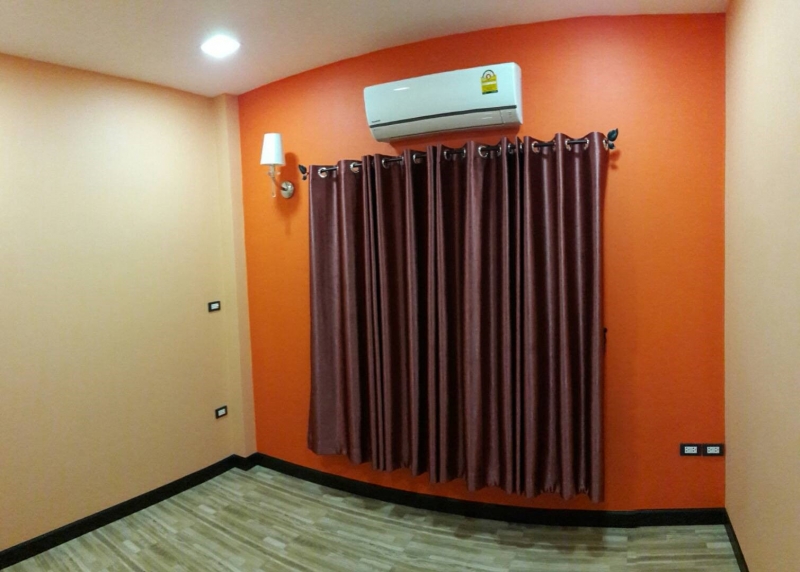 งานผ้าม่านบ้านคุณเพชร มากลัด  วัดแหล่งทองแดง